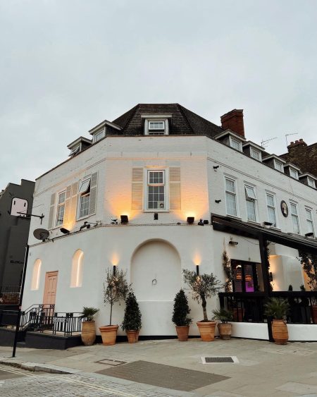Beyond a Fresh Coat: Understanding Professional Painting and Decorating Services in London